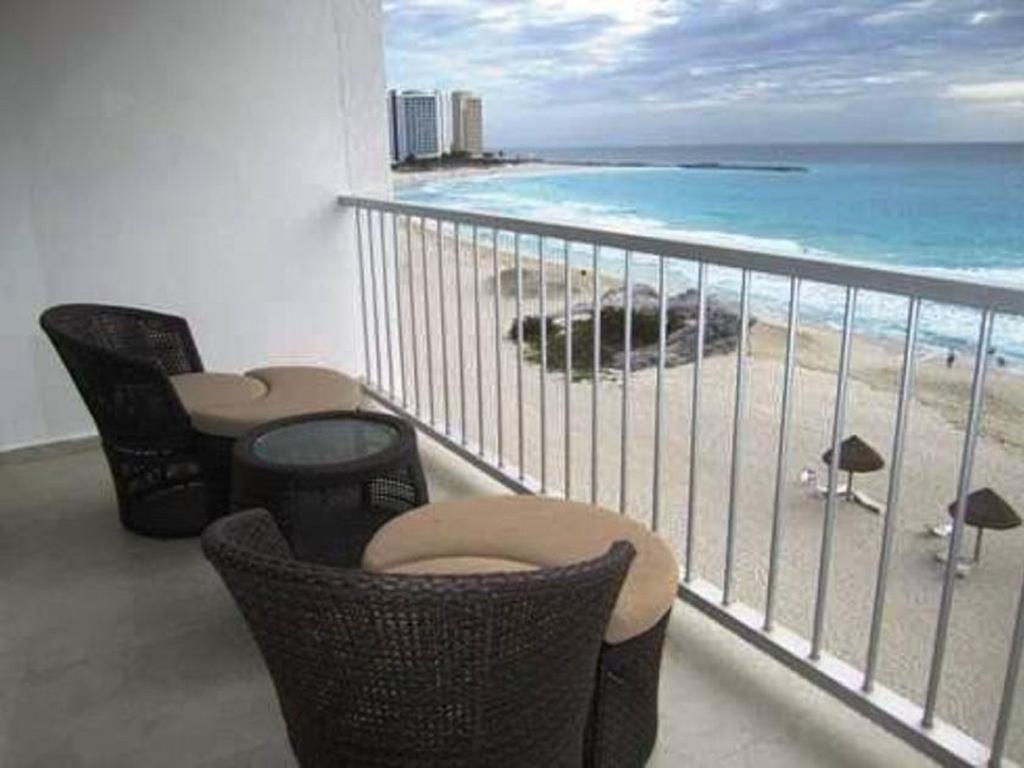 Beachfront Studio Carisa Y Palma Apartment Cancun Ruang foto