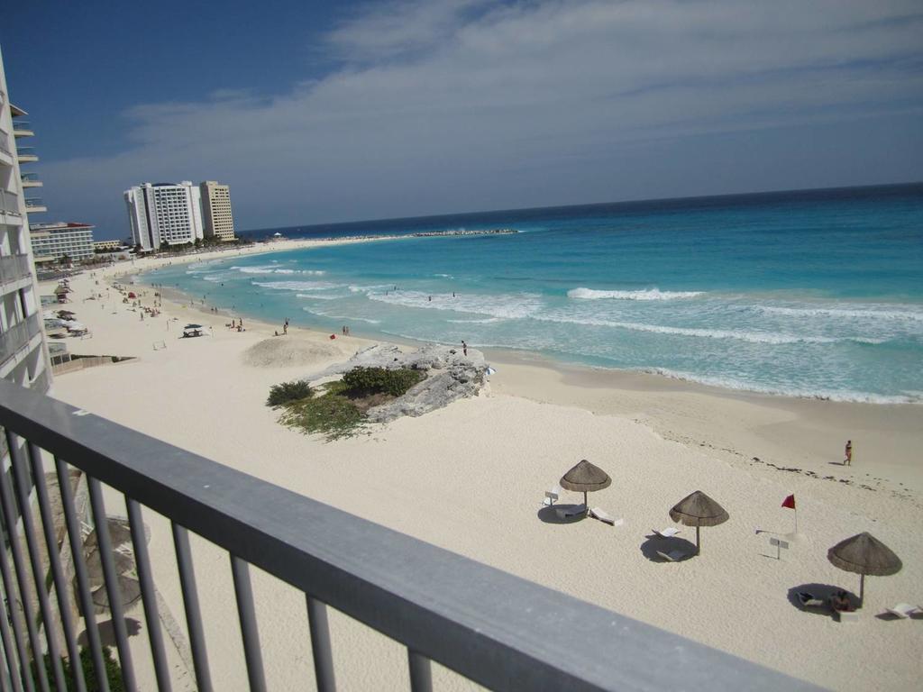 Beachfront Studio Carisa Y Palma Apartment Cancun Bagian luar foto